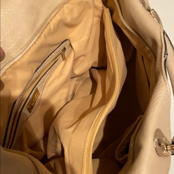 Women’s soft cream colored shoulder/handle purse - Picture 5 of 5